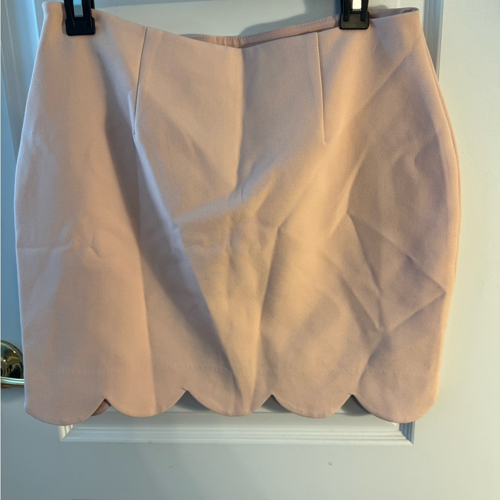 Scalloped edge skirt in size large. Worn once